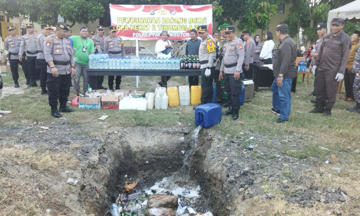 Polres Parigi Moutong Musnahkan Ratusan Liter Miras