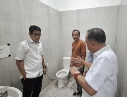 Bupati Temukan Lima Toilet di Puskesmas Sausu Rusak