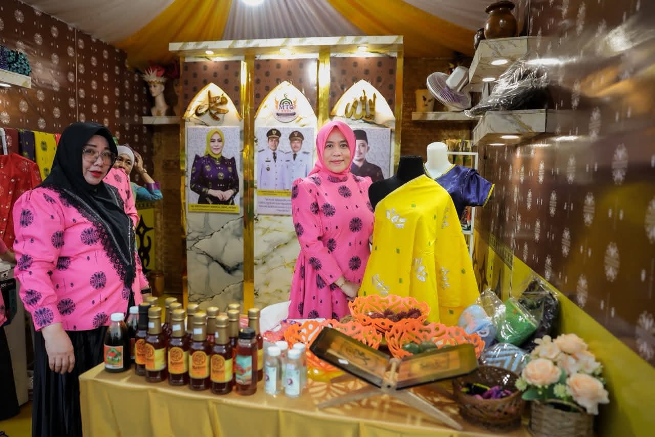 Tenun Bomba Saga Sukses Curi Perhatian di Pameran UMKM MTQ Sulteng