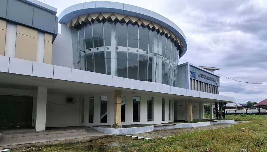 Gedung Perpusatakaan Parigi Moutong Rusak Sebelum Digunakan