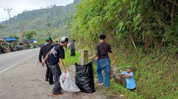 Kolaborasi Pecinta Alam Bersihkan Jalur Palu–Parigi